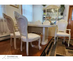 Dinning Room extreme good condition, 6 chairs, expandable table ble,